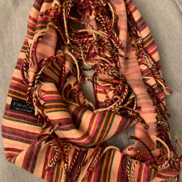 Infinity Scarf with fringe - Picture 2 of 3